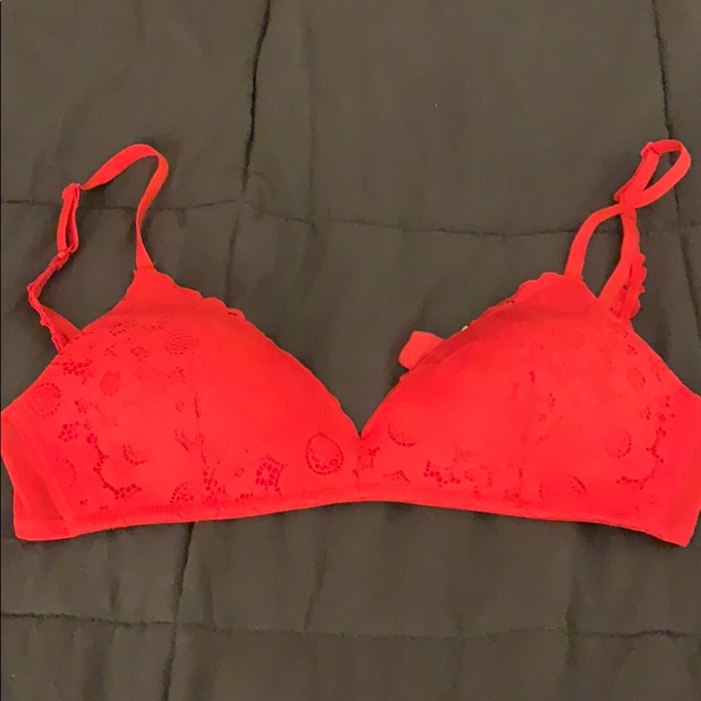 Aerie red lace flower t shirt bra